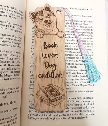 Semn de carte Akita Inu gravat pe lemn